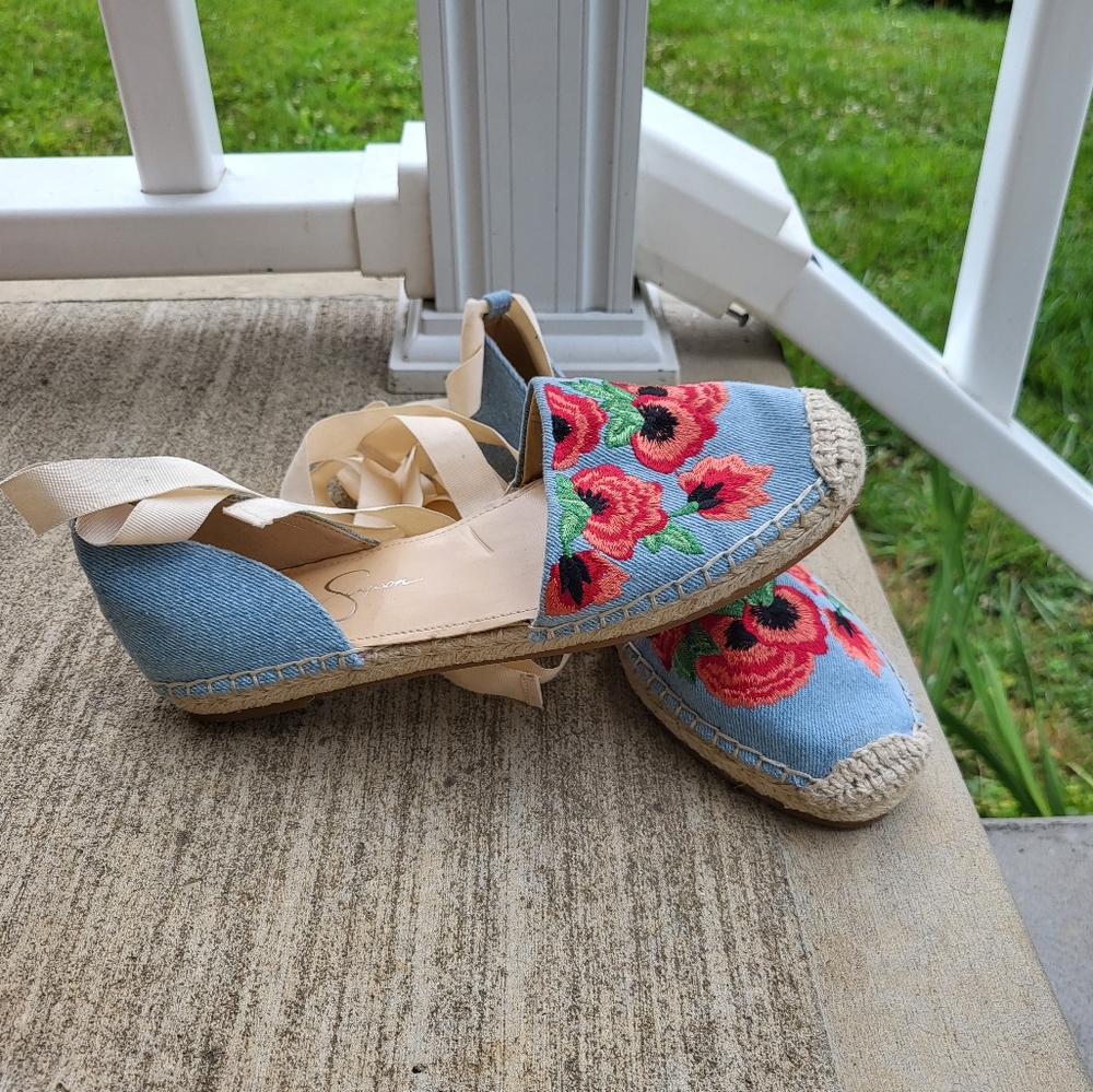 Jessica Simpson size 7 Floral Lace up flats